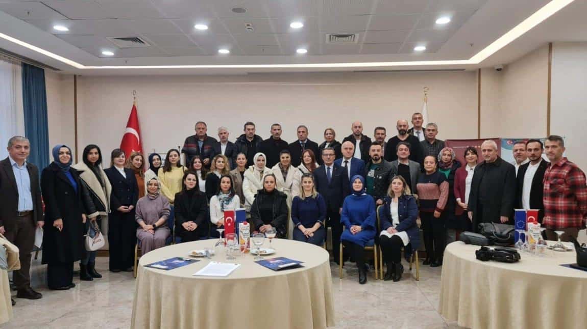 ERASMUS AKREDİTASYONU 2024 OKUL EĞİTİMİ KONSORSİYUM ÜYESİ KURUMLARIMIZLA HAZIRLIK SÜRECİ DEĞERLENDİRME TOPLANTISI GERÇEKLEŞTİRİLDİ